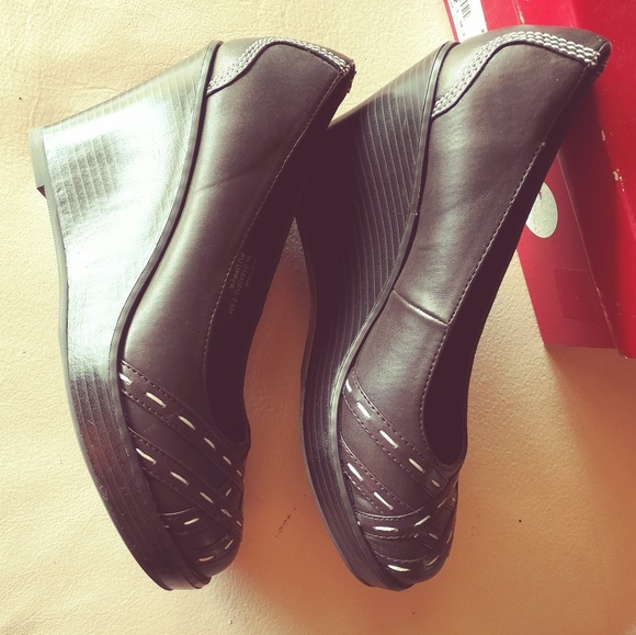 NIB, Bongo, Brown, Wedge slip-on, 7.5M - Picture 3 of 8